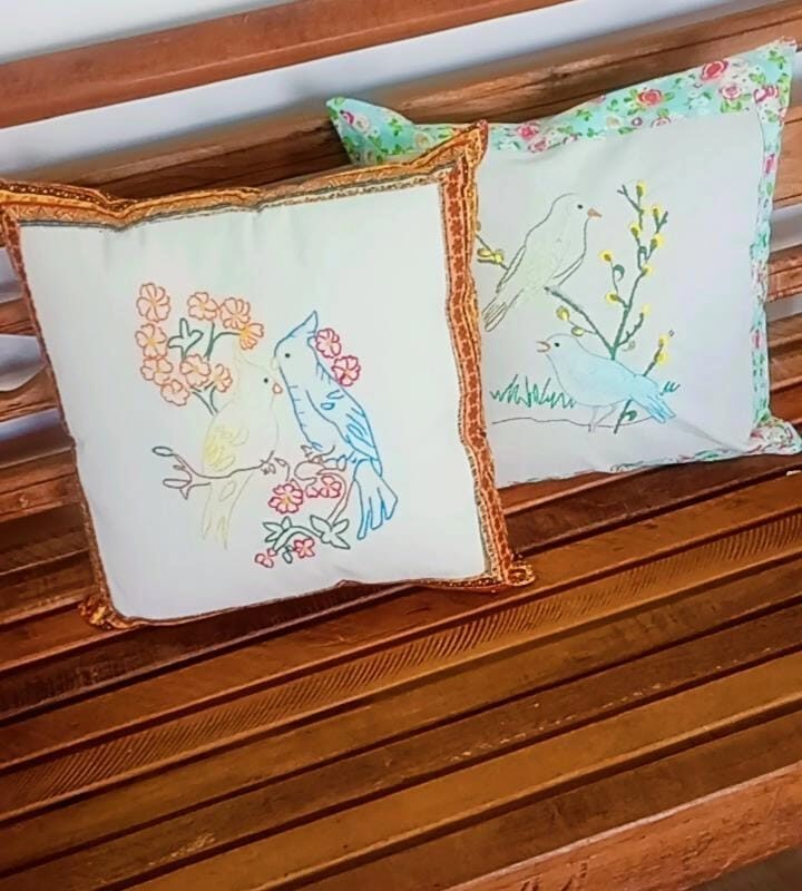 Almofadas bordadas